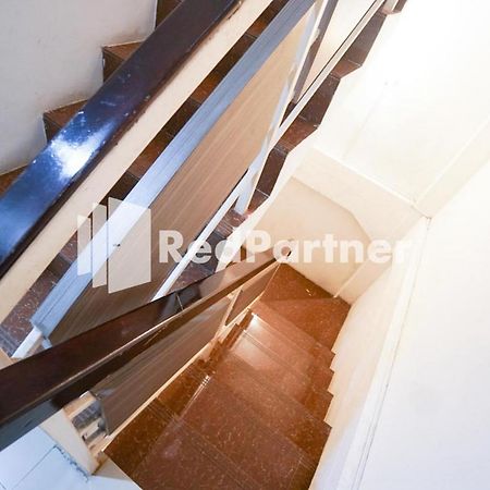 Eascot Hotel Mitra Reddoorz Джакарта Экстерьер фото
