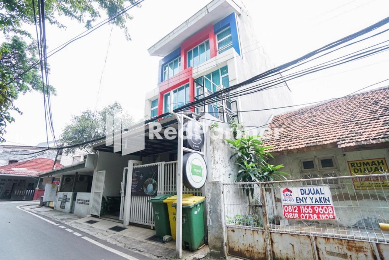 Eascot Hotel Mitra Reddoorz Джакарта Экстерьер фото