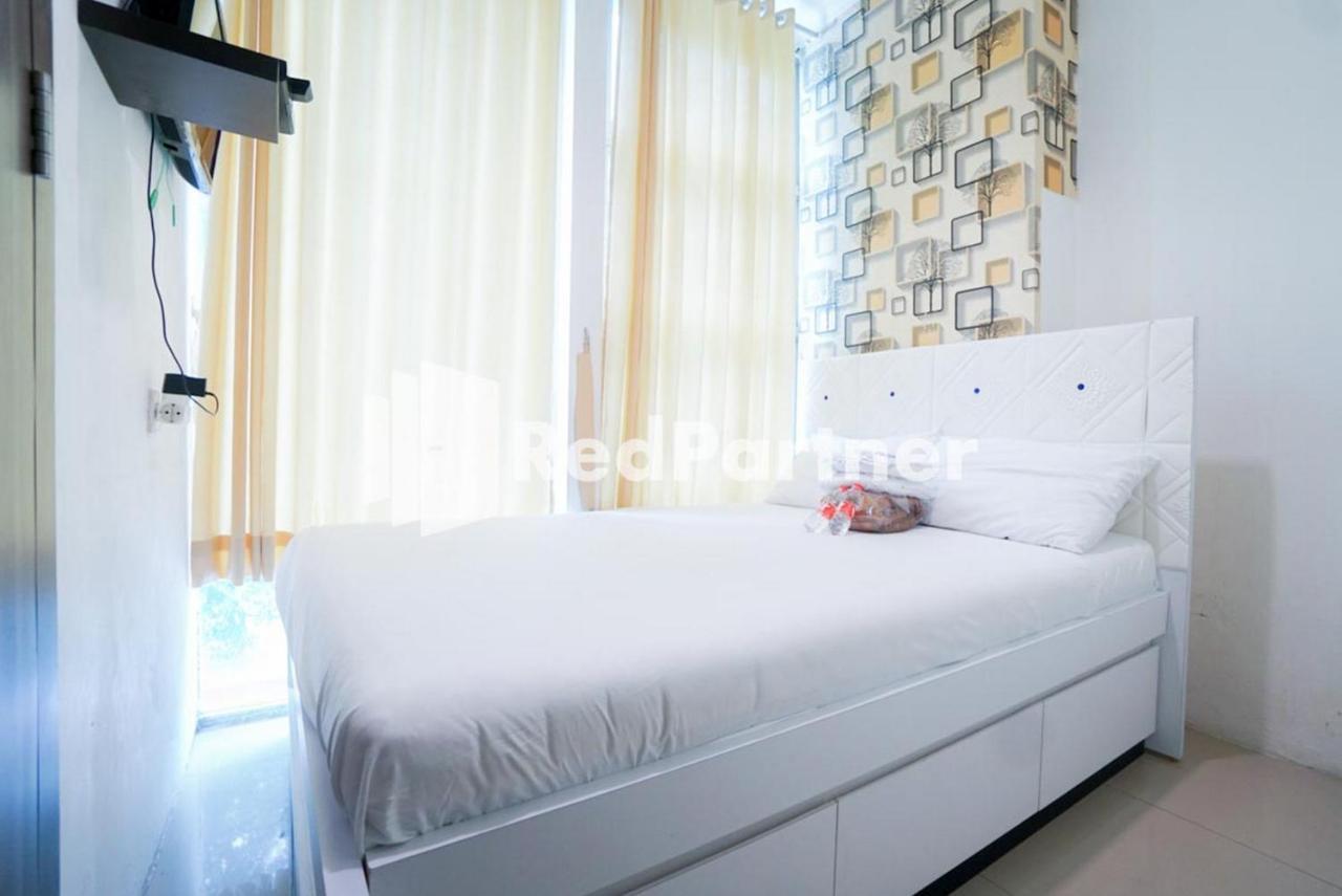 Eascot Hotel Mitra Reddoorz Джакарта Экстерьер фото