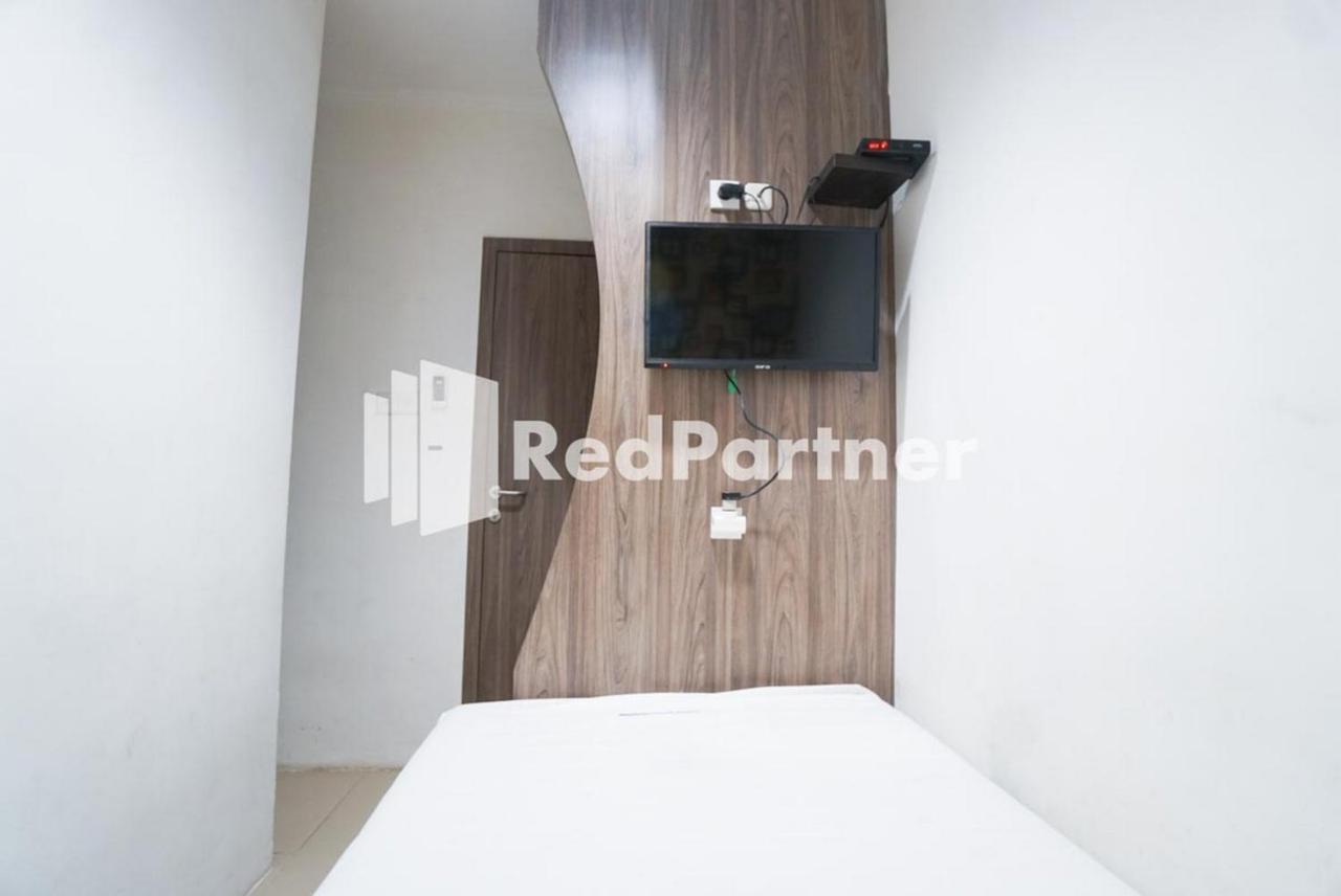 Eascot Hotel Mitra Reddoorz Джакарта Экстерьер фото