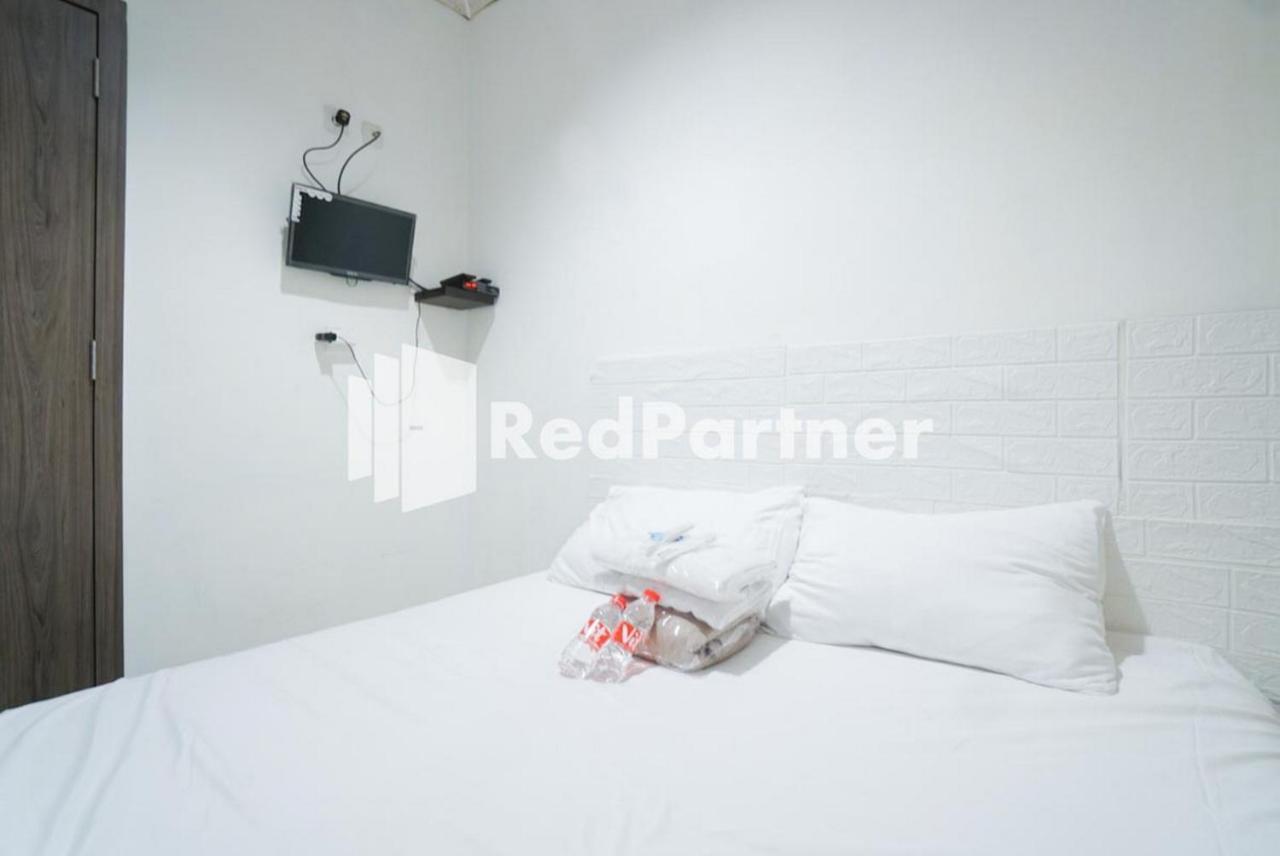 Eascot Hotel Mitra Reddoorz Джакарта Экстерьер фото