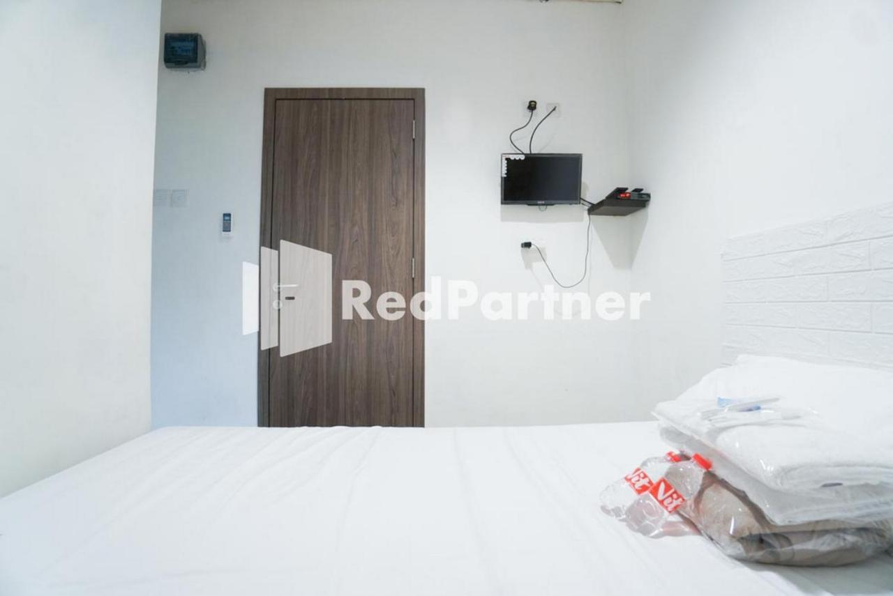 Eascot Hotel Mitra Reddoorz Джакарта Экстерьер фото