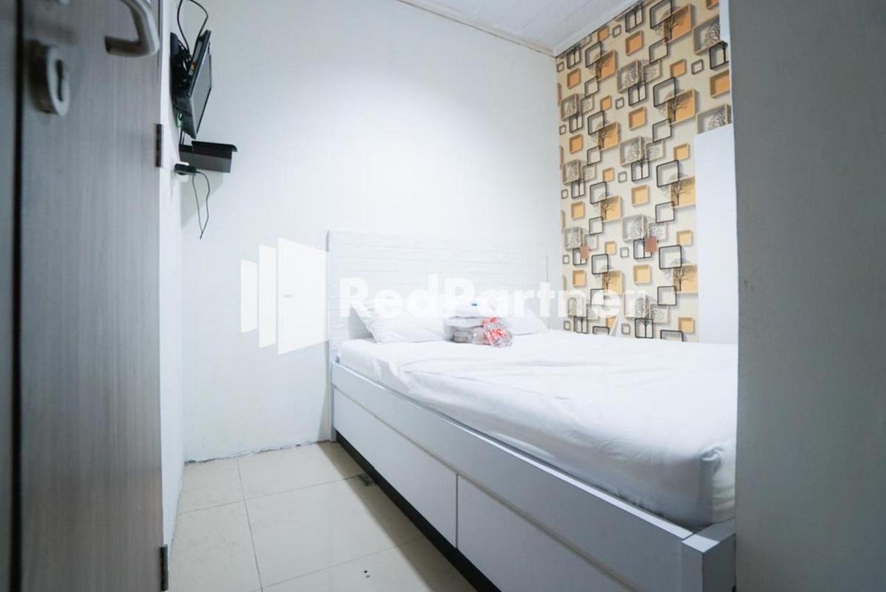 Eascot Hotel Mitra Reddoorz Джакарта Экстерьер фото