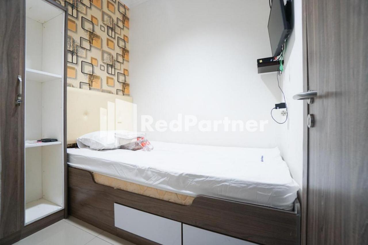 Eascot Hotel Mitra Reddoorz Джакарта Экстерьер фото