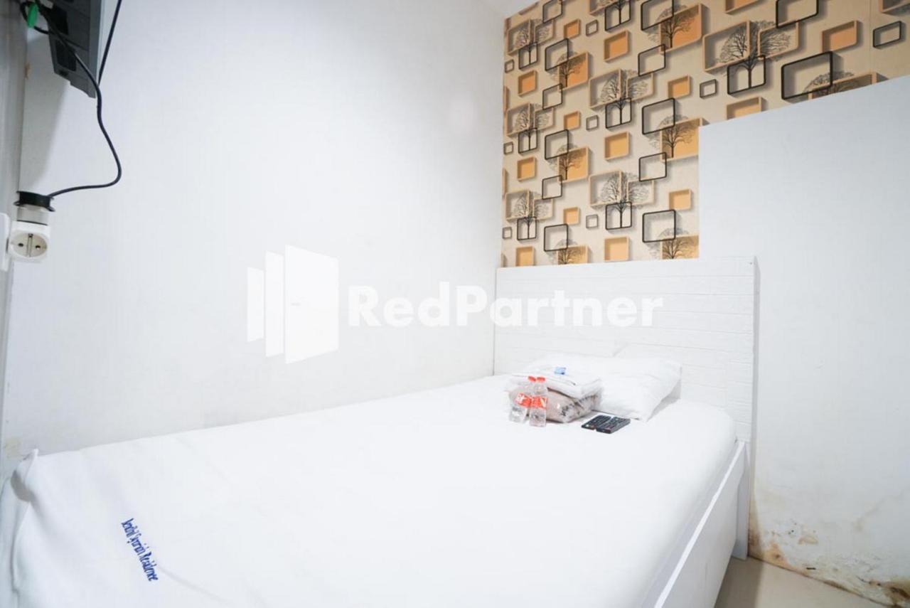Eascot Hotel Mitra Reddoorz Джакарта Экстерьер фото