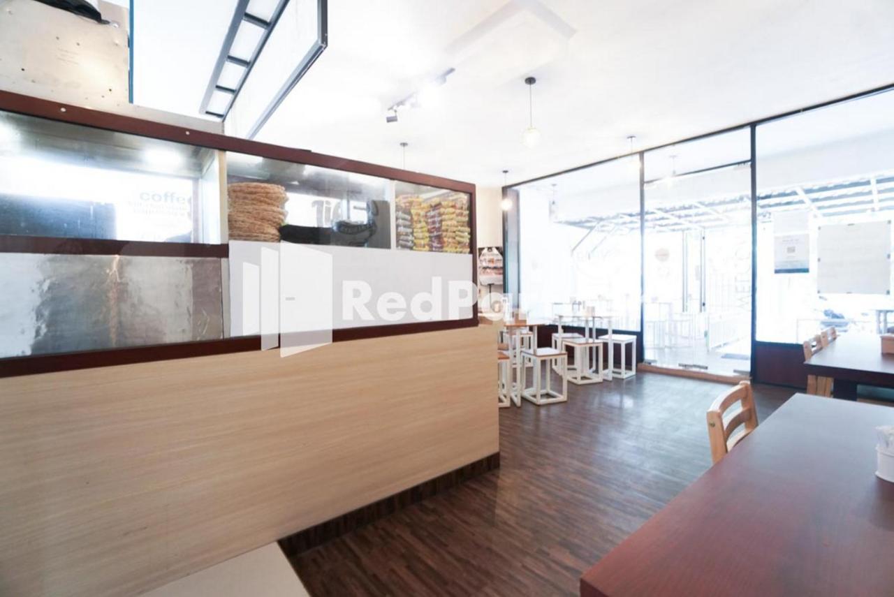 Eascot Hotel Mitra Reddoorz Джакарта Экстерьер фото