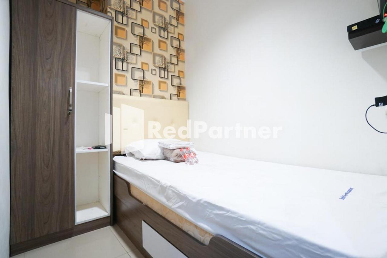 Eascot Hotel Mitra Reddoorz Джакарта Экстерьер фото