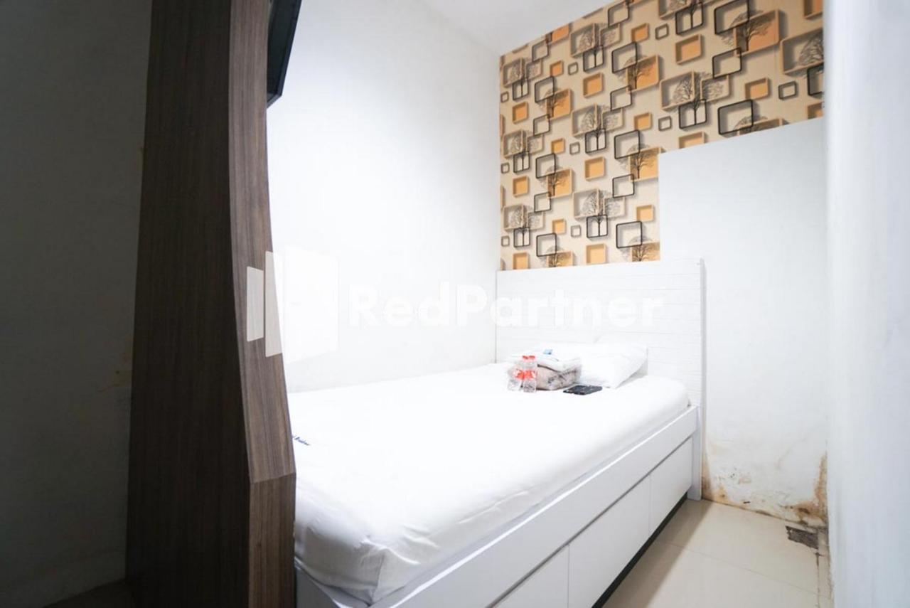 Eascot Hotel Mitra Reddoorz Джакарта Экстерьер фото