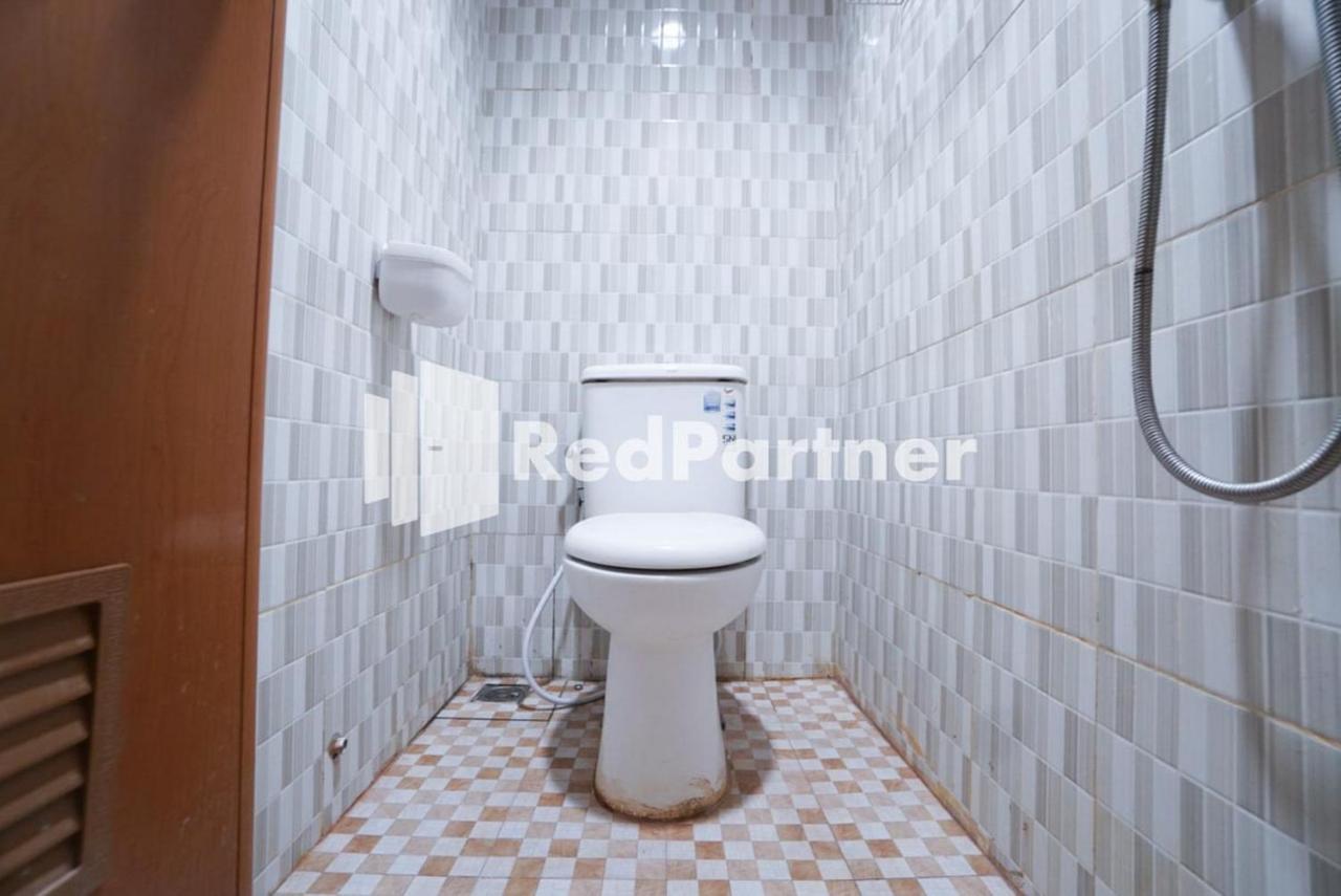 Eascot Hotel Mitra Reddoorz Джакарта Экстерьер фото